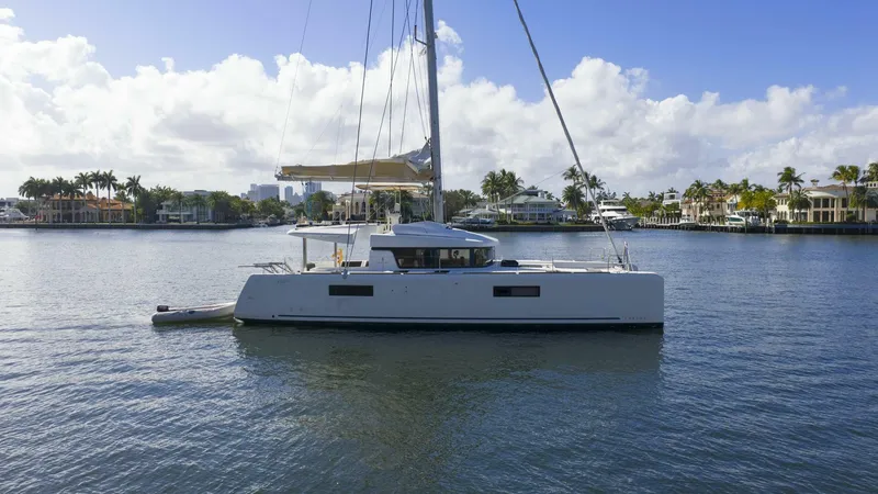 Slide: The Image of Lagoon 52F 2021 - 5950156