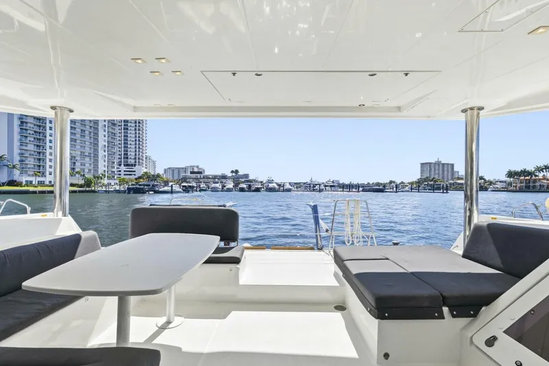 Slide: The Image of Lagoon 52F 2021 - 5950067