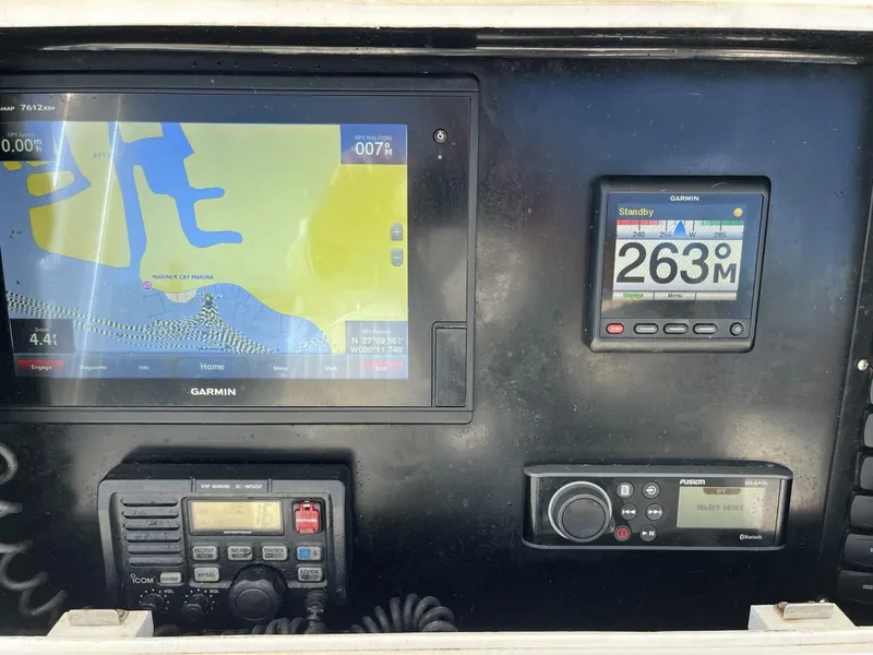 Slide: The Image of Regulator Marine 32 Center Console 2006 - 5903568