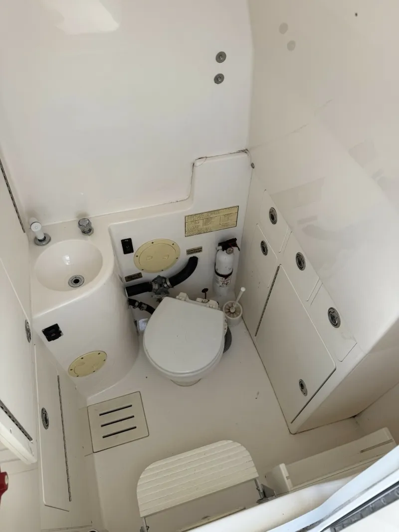Slide: The Image of Regulator Marine 32 Center Console 2006 - 6141837