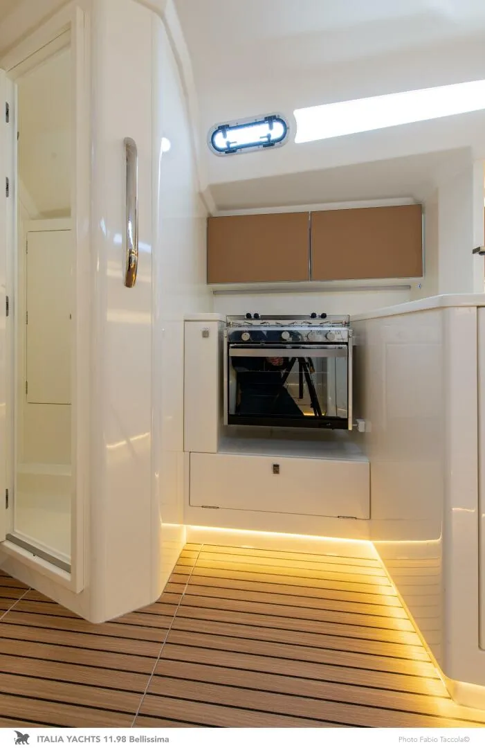 Slide: The Image of Italia Yachts 11.98 2026 - 5908453