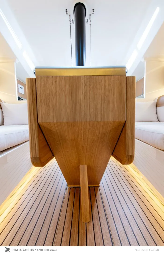 Slide: The Image of Italia Yachts 11.98 2026 - 5908457