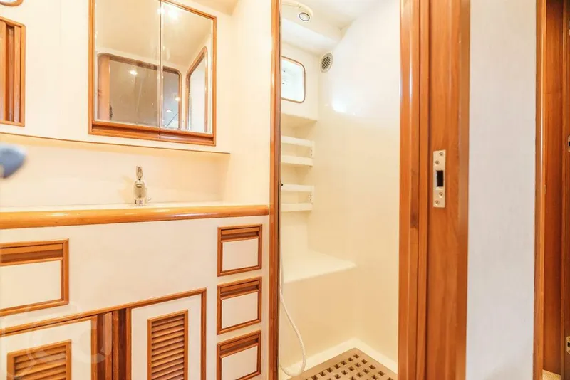 Slide: The Image of Offshore 52 Pilothouse 1999 - 5904484