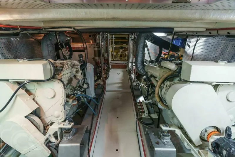 Slide: The Image of Offshore 52 Pilothouse 1999 - 5904456