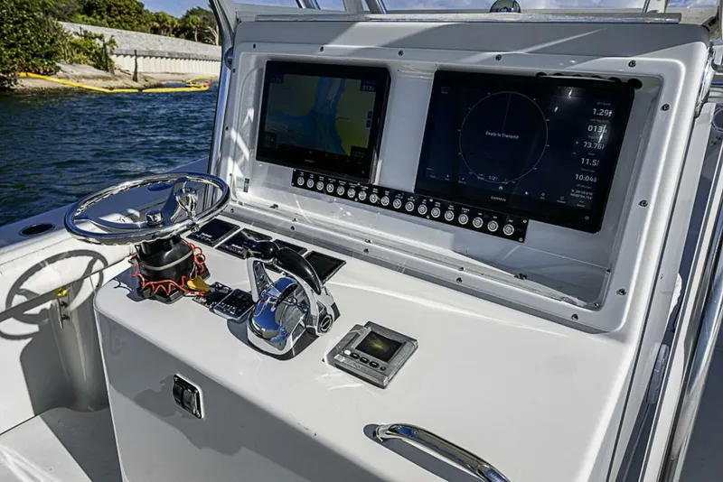 Slide: The Image of Yellowfin 36 2002 - 5904642