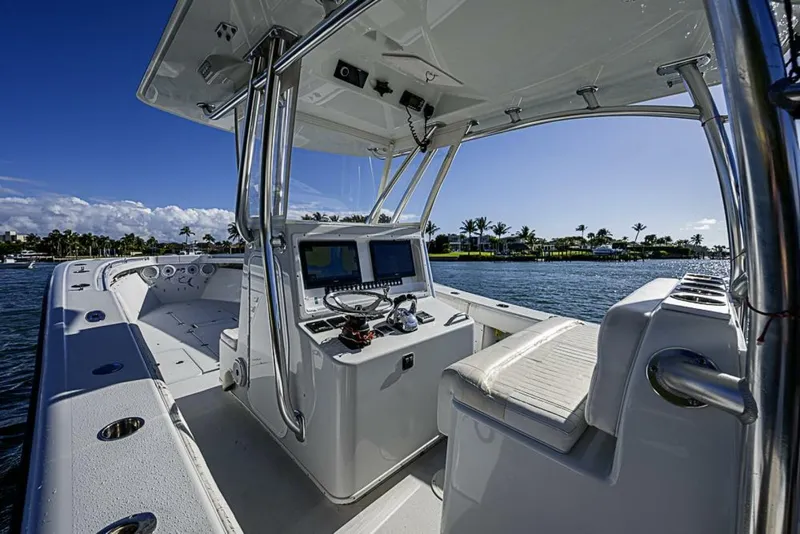 Slide: The Image of Yellowfin 36 2002 - 5904645