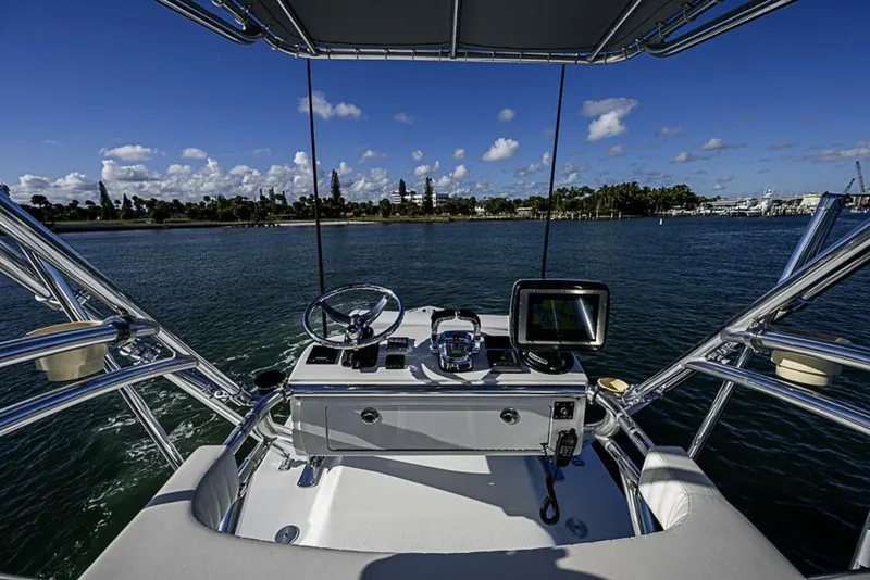 Slide: The Image of Yellowfin 36 2002 - 5904660