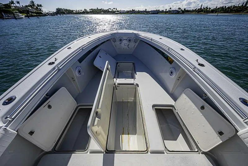 Slide: The Image of Yellowfin 36 2002 - 5904635