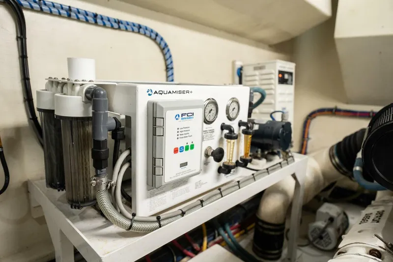 Slide: The Image of Hatteras 74 Cockpit Motoryacht 1998 - 5914150