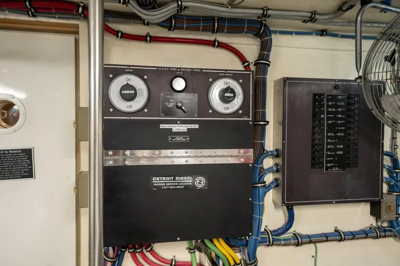 Slide: The Image of Hatteras 74 Cockpit Motoryacht 1998 - 5914152