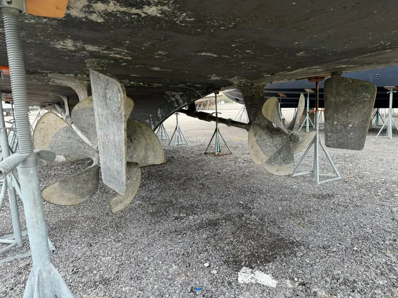 Slide: The Image of Hatteras 74 Cockpit Motoryacht 1998 - 5914156