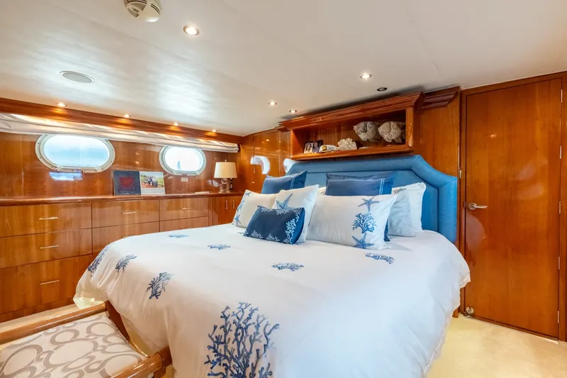 Slide: The Image of Hatteras 75 Sport Deck 2000 - 6886776