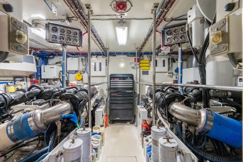 Slide: The Image of Hatteras 75 Sport Deck 2000 - 6886795