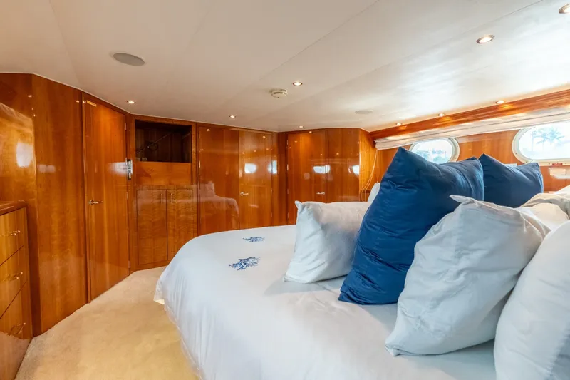 Slide: The Image of Hatteras 75 Sport Deck 2000 - 6886778