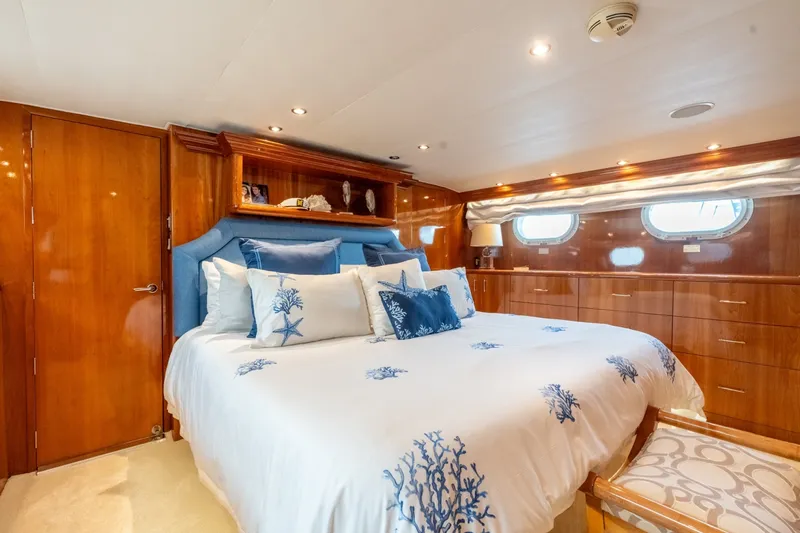 Slide: The Image of Hatteras 75 Sport Deck 2000 - 6886777