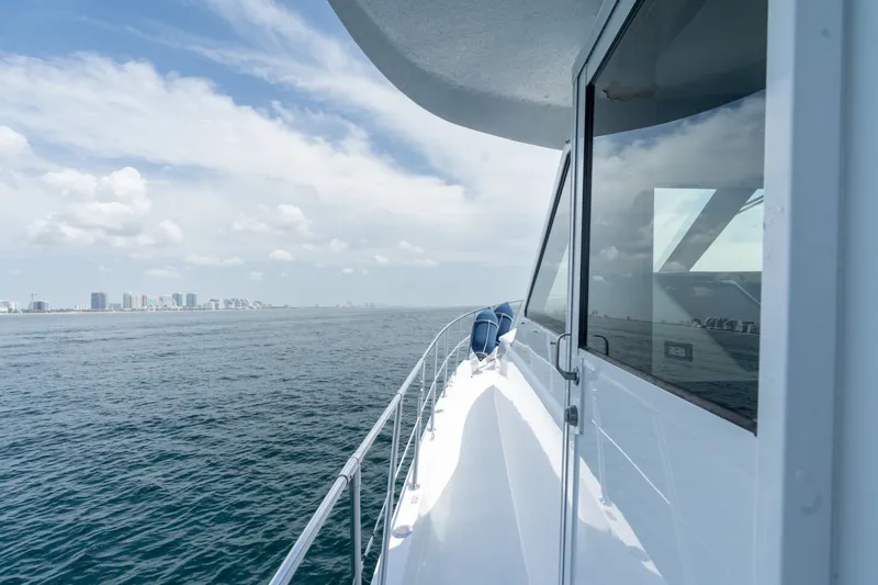 Slide: The Image of Hatteras 75 Sport Deck 2000 - 6886744