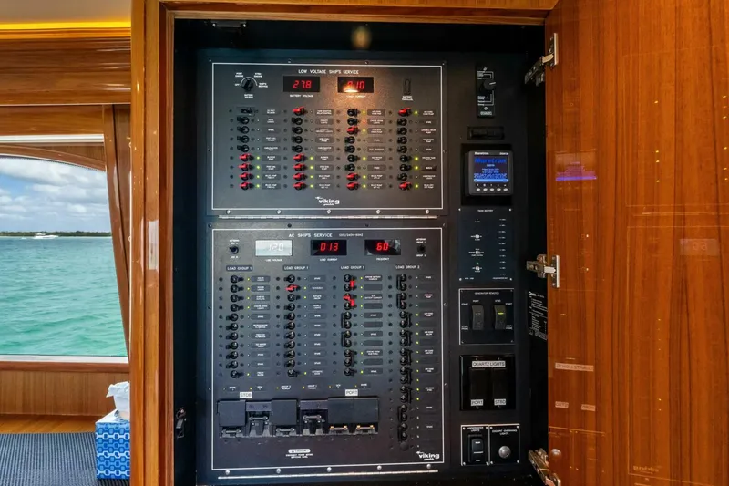 Slide: The Image of 2008 Viking 64 Convertible 20% - 5979105