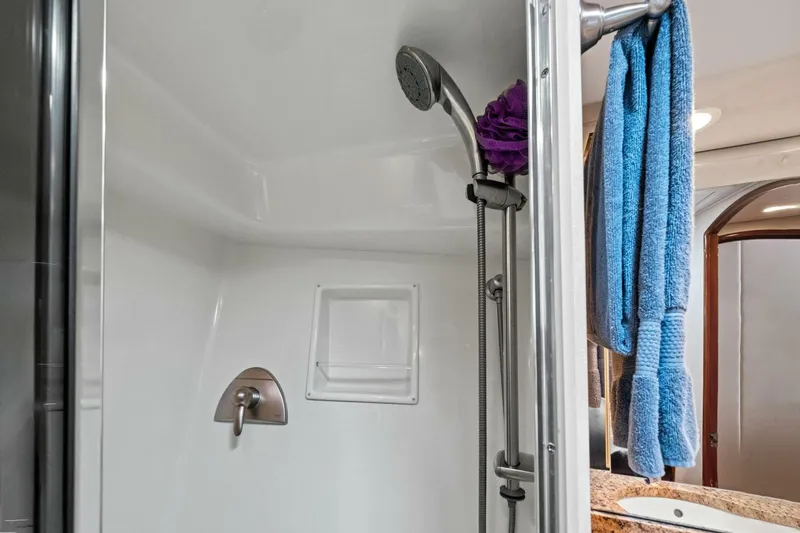 Slide: The Image of 2008 Viking 64 Convertible 20% - 5979175