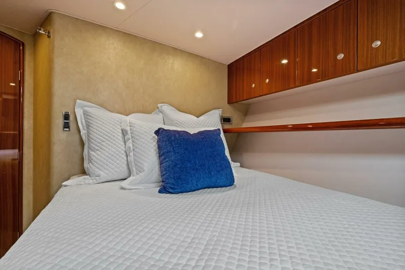 Slide: The Image of 2008 Viking 64 Convertible 20% - 5979161