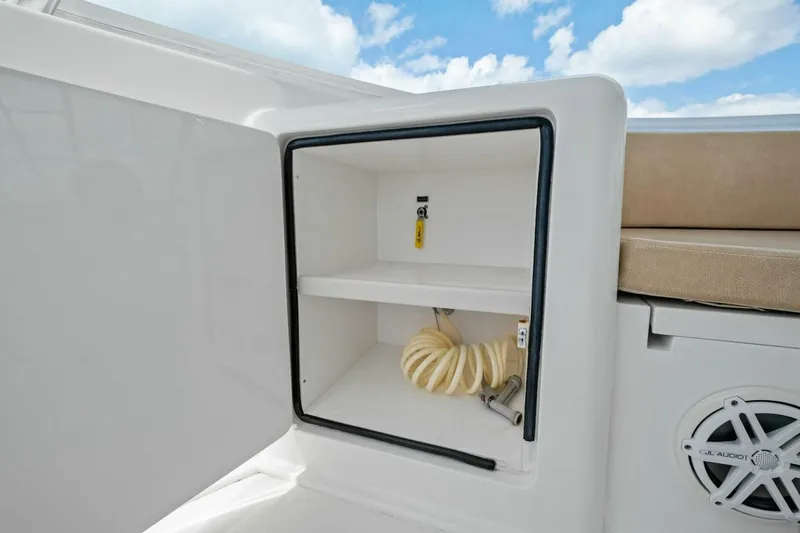 Slide: The Image of 2008 Viking 64 Convertible 20% - 5979153