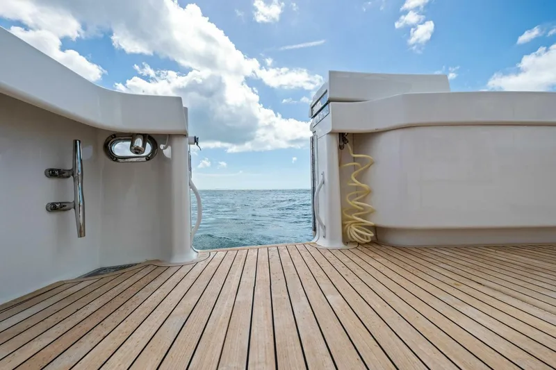 Slide: The Image of 2008 Viking 64 Convertible 20% - 5979126