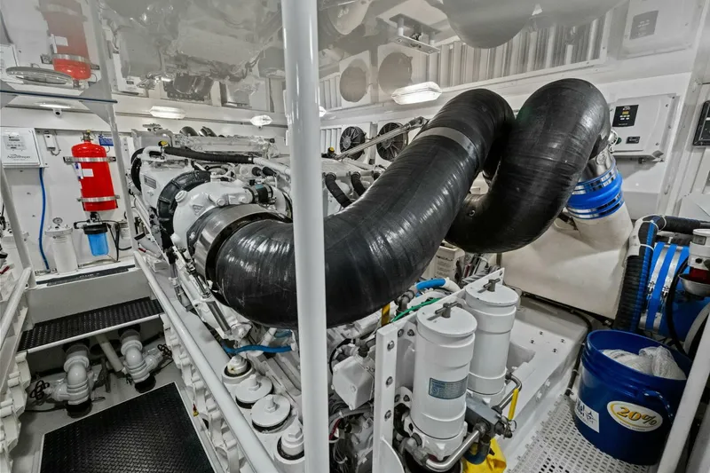 Slide: The Image of 2008 Viking 64 Convertible 20% - 5979192