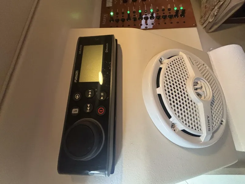 Slide: The Image of Mainship Pilot 30 Rum Runner II 2004 - 5960338