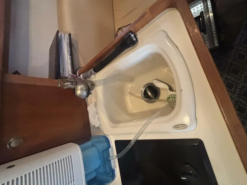 Slide: The Image of Mainship Pilot 30 Rum Runner II 2004 - 5960340