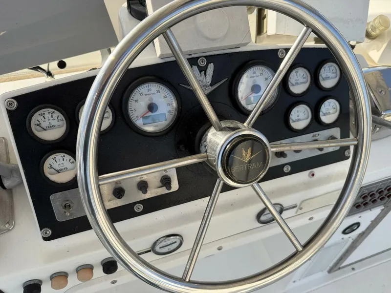 Slide: The Image of Bertram 33 Sport Fisherman 1991 - 5906135