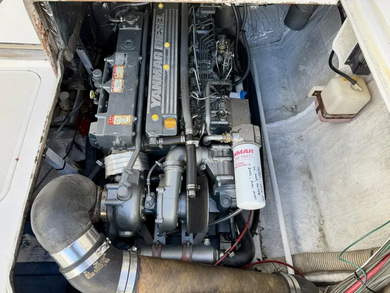 Slide: The Image of Bertram 33 Sport Fisherman 1991 - 5906146