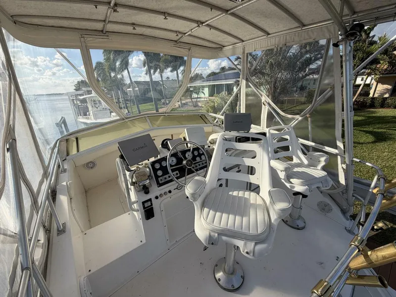 Slide: The Image of Bertram 33 Sport Fisherman 1991 - 5906126