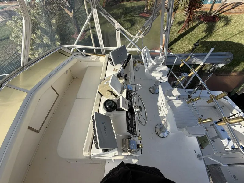 Slide: The Image of Bertram 33 Sport Fisherman 1991 - 5906127