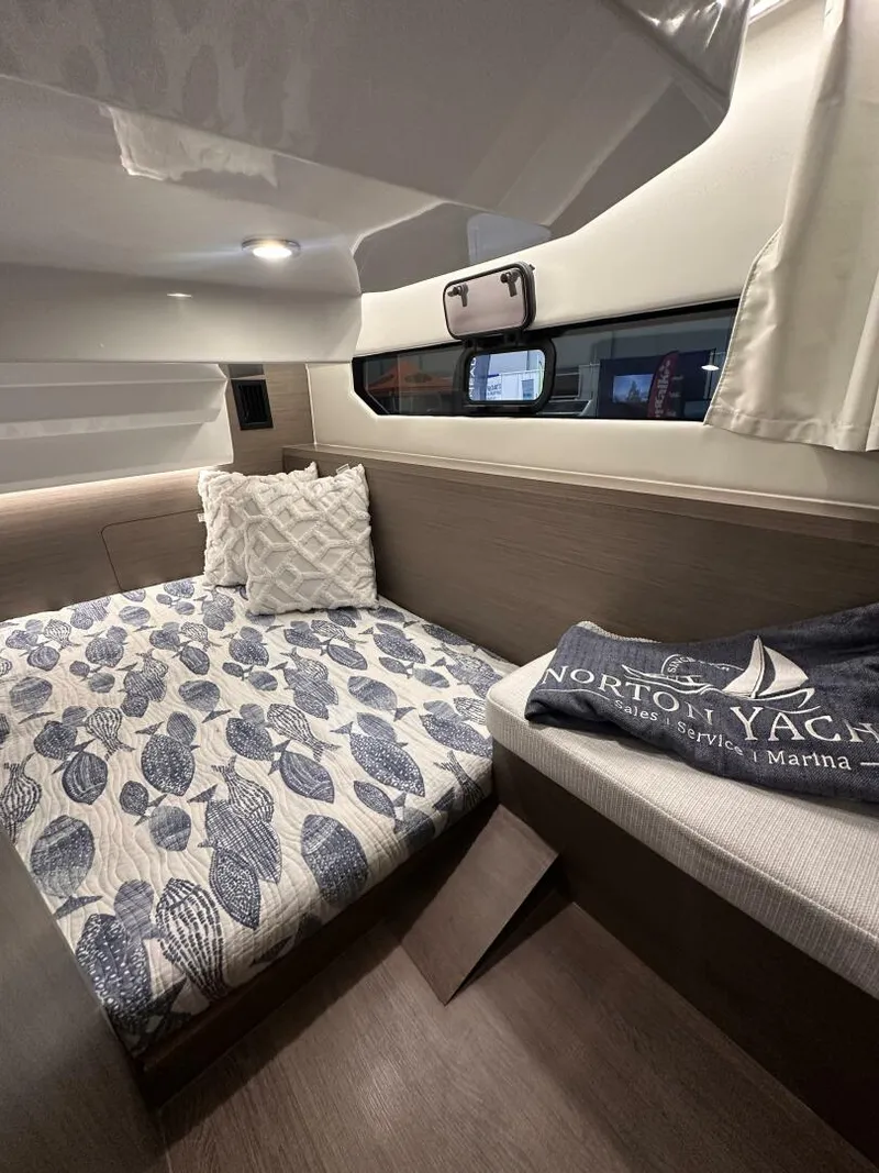 Slide: The Image of Jeanneau 895 Series 2 2026 - 5908998