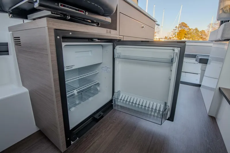 Slide: The Image of Jeanneau 895 Series 2 2026 - 5979701