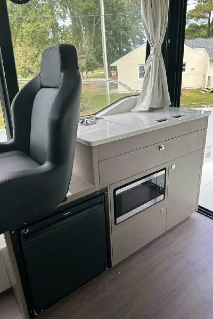 Slide: The Image of Jeanneau 895 Series 2 2026 - 5906263