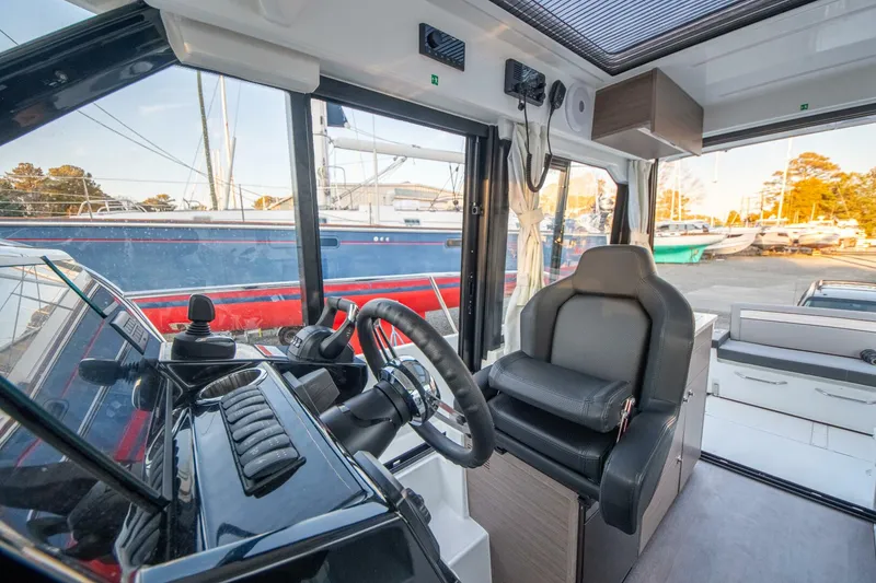 Slide: The Image of Jeanneau 895 Series 2 2026 - 5979712