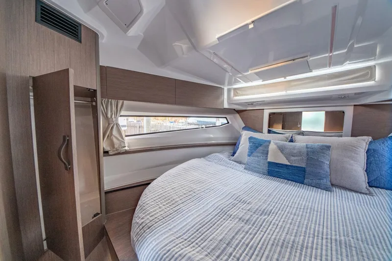 Slide: The Image of Jeanneau 895 Series 2 2026 - 5979715