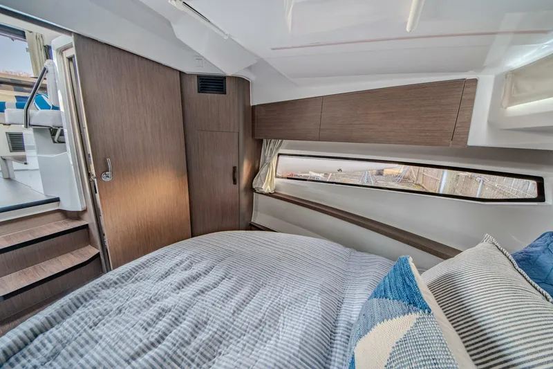 Slide: The Image of Jeanneau 895 Series 2 2026 - 5979717