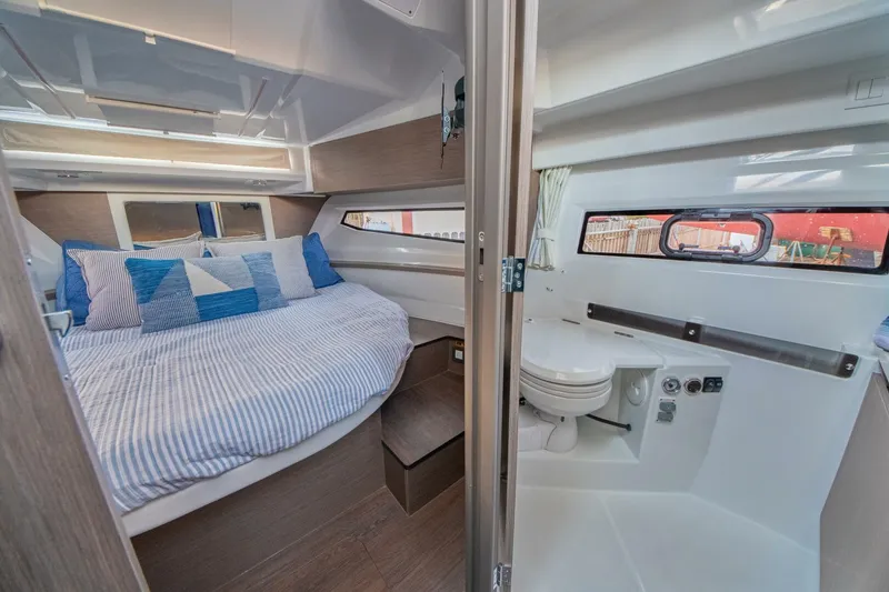 Slide: The Image of Jeanneau 895 Series 2 2026 - 5979720