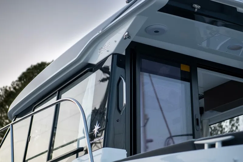 Slide: The Image of Jeanneau 895 Series 2 2026 - 5979727