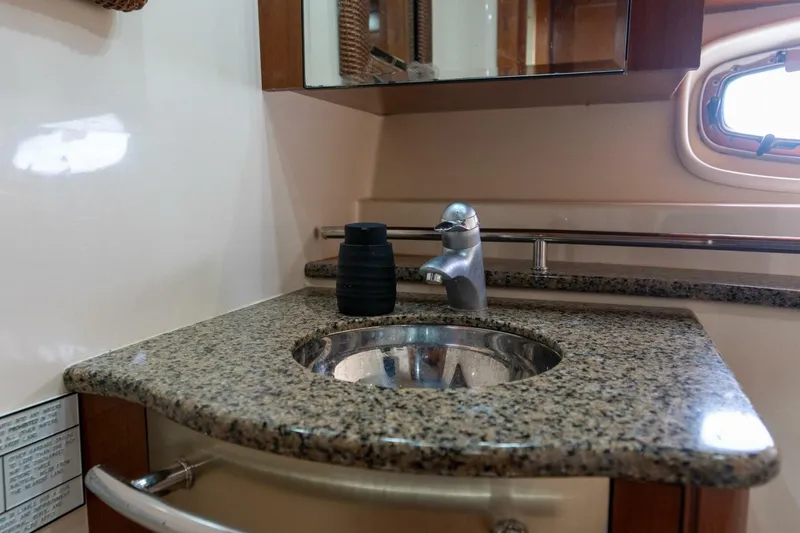 Slide: The Image of Sea Ray 48 Sundancer 2005 - 5906472