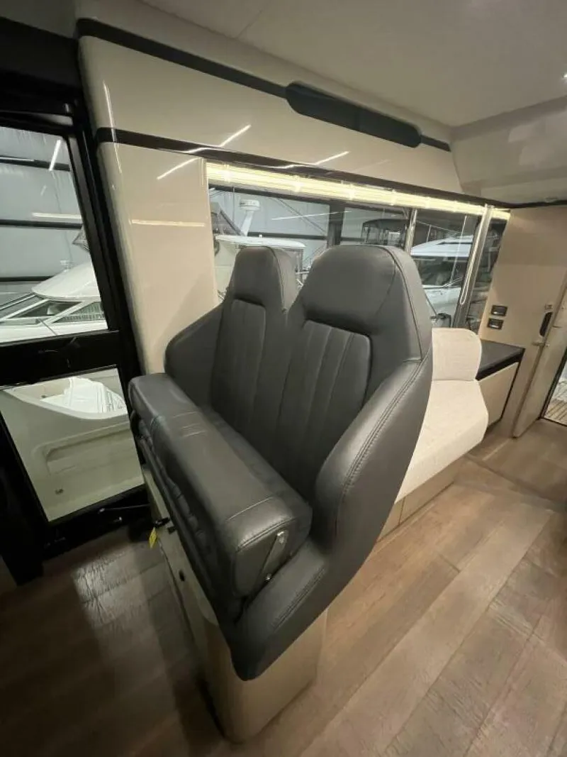 Slide: The Image of Absolute 48 Navetta 2023 - 5907292