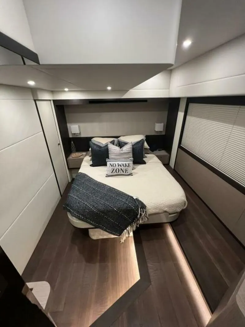 Slide: The Image of Absolute 48 Navetta 2023 - 5907274