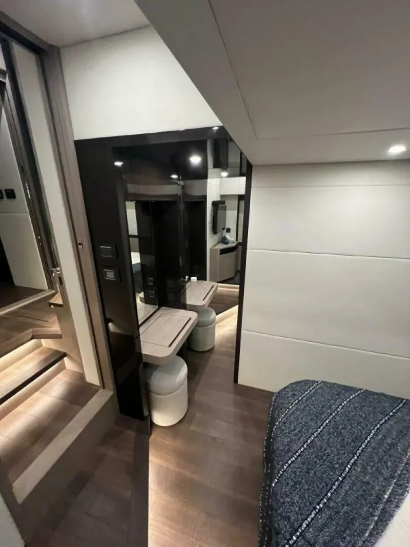 Slide: The Image of Absolute 48 Navetta 2023 - 5907268