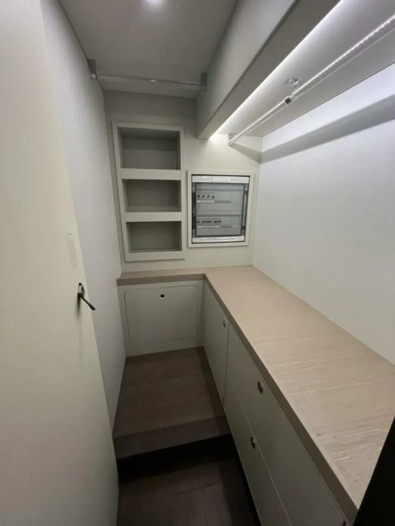 Slide: The Image of Absolute 48 Navetta 2023 - 5907270