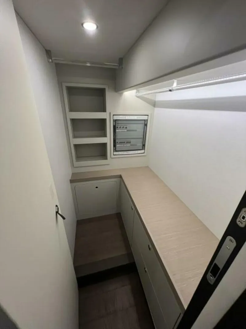 Slide: The Image of Absolute 48 Navetta 2023 - 5907271