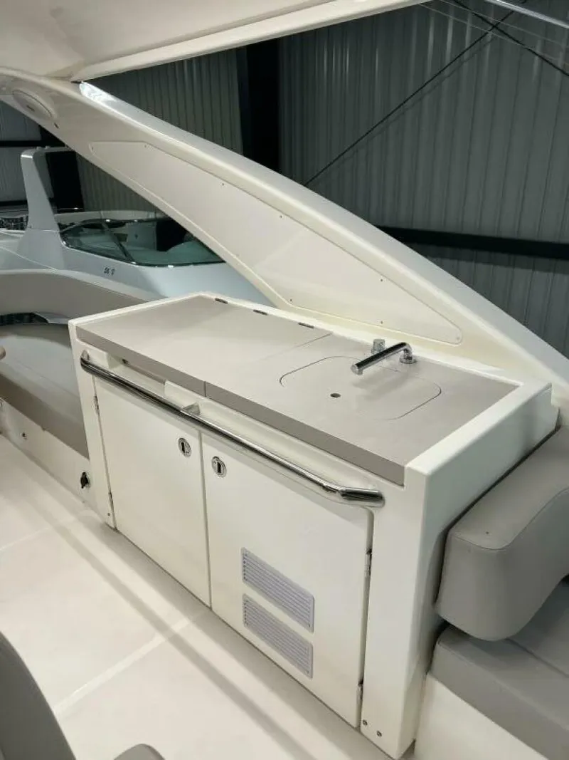 Slide: The Image of Absolute 48 Navetta 2023 - 5907171