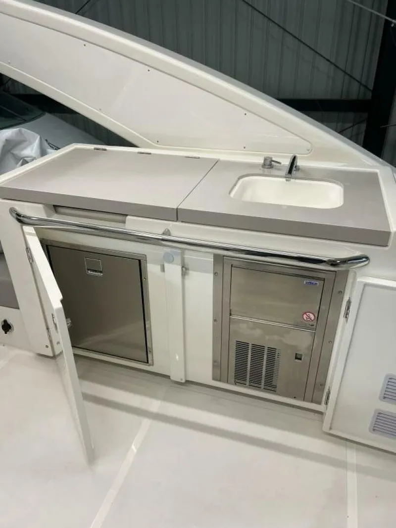 Slide: The Image of Absolute 48 Navetta 2023 - 5907165