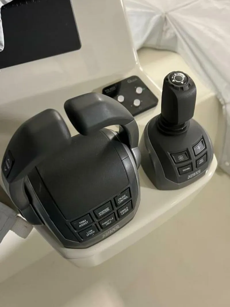 Slide: The Image of Absolute 48 Navetta 2023 - 5907160