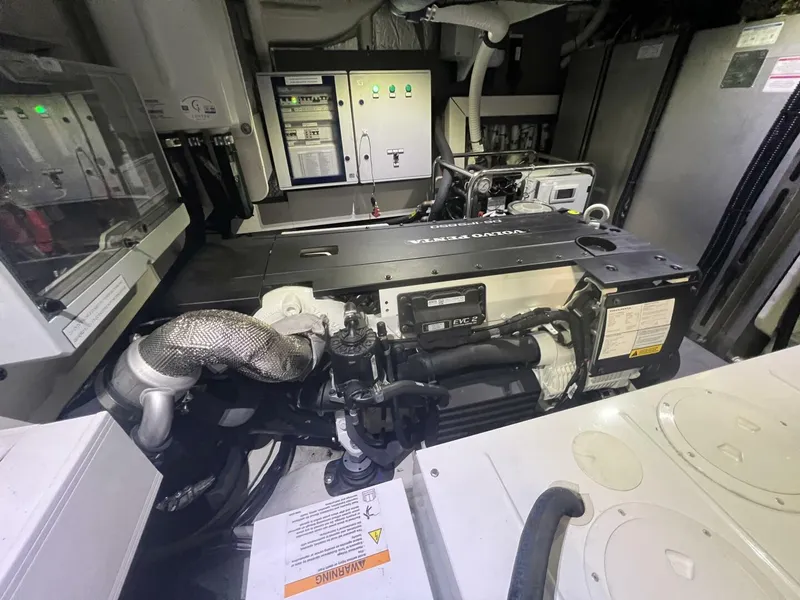 Slide: The Image of Absolute 48 Navetta 2023 - 5907241